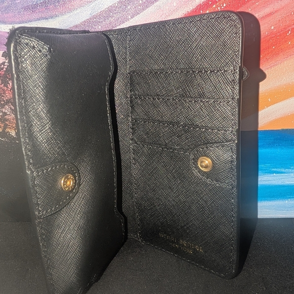 NWT Henri Bendel Black Floral Phone Wallet - Picture 4 of 7